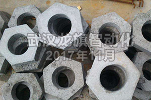 六角護(hù)坡，邊溝蓋板，是人工生產(chǎn)比較好還是設(shè)備生產(chǎn)的好？